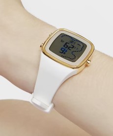 Reloj de mujer B-Time digital con correa de silicona en blanco